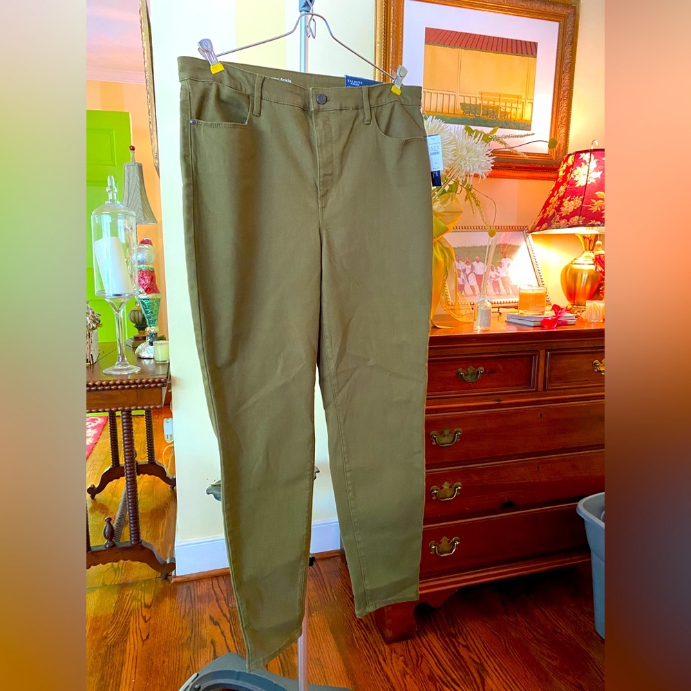 Talbots NWT Flawless High Rise Ankle ankle Jegging. Color OLIVE❤️. Size 14 comfy
